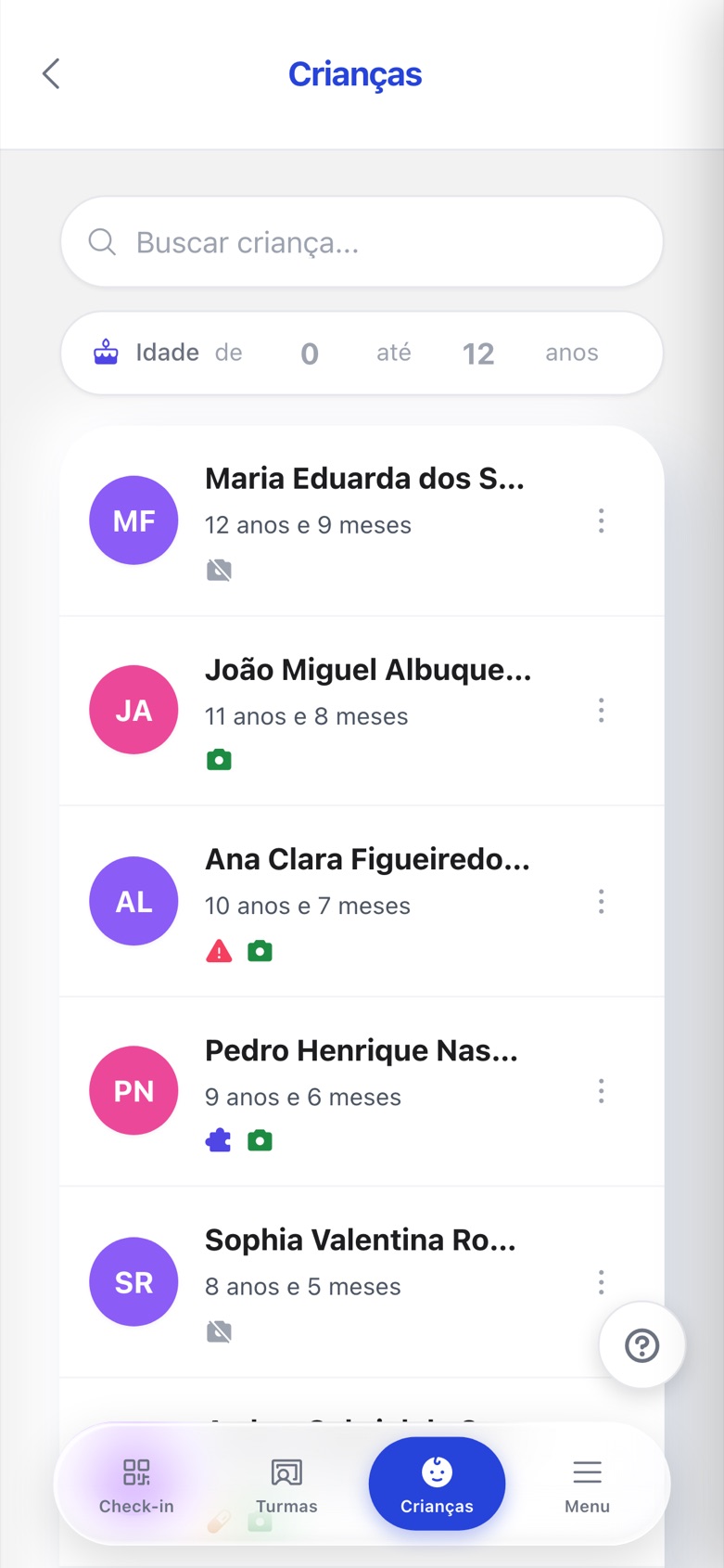 Lista de crianças cadastradas com busca e filtro por idade